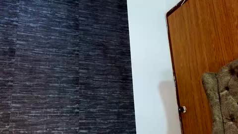 Snapshot of russell_adams_ chatting on December 19, 2024, 3:29 am R U S S E L L online show from December 19, 2024, 3:29 am