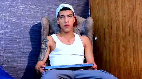 Snapshot of russell_adams_ chatting on February 7, 2025, 12:20 am R U S S E L L online show from February 7, 2025, 12:20 am