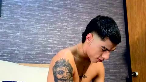 Snapshot of russell_adams_ chatting on February 20, 2025, 2:40 am R U S S E L L online show from February 20, 2025, 2:40 am