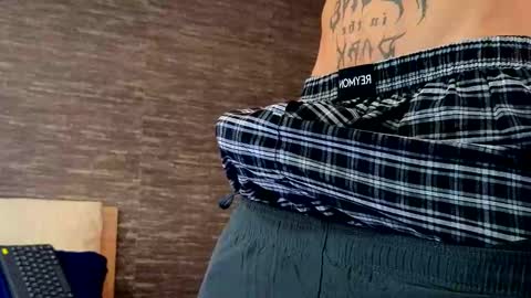 Snapshot of russell_adams_ chatting on February 26, 2025, 2:36 pm R U S S E L L online show from February 26, 2025, 2:36 pm