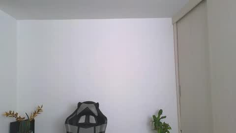 Snapshot of russell_adams_ chatting on September 23, 2025, 8:01 pm R U S S E L L online show from September 23, 2025, 8:01 pm