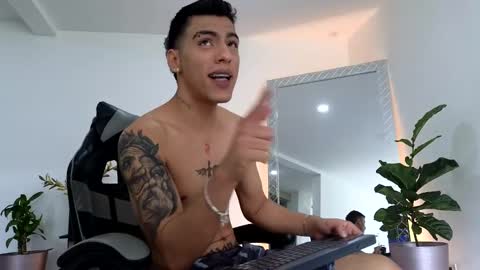 Snapshot of russell_adams_ chatting on September 28, 2025, 1:49 pm R U S S E L L online show from September 28, 2025, 1:49 pm