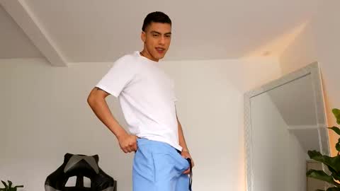 Snapshot of russell_adams_ chatting on October 11, 2025, 3:54 pm R U S S E L L online show from October 11, 2025, 3:54 pm