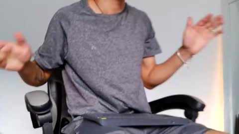 Snapshot of russell_adams_ chatting on October 15, 2025, 1:22 pm R U S S E L L online show from October 15, 2025, 1:22 pm