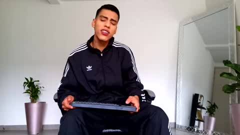 Snapshot of russell_adams_ chatting on October 16, 2025, 12:28 pm R U S S E L L online show from October 16, 2025, 12:28 pm