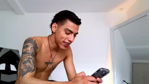 Snapshot of russell_adams_ chatting on October 22, 2025, 3:56 pm R U S S E L L online show from October 22, 2025, 3:56 pm