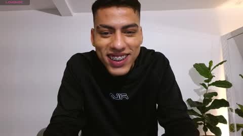 Snapshot of russell_adams_ chatting on November 13, 2025, 1:15 am R U S S E L L online show from November 13, 2025, 1:15 am