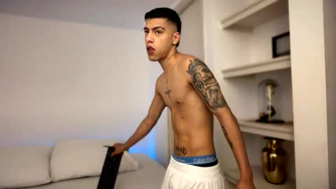 Snapshot of russell_adams_ chatting on November 20, 2025, 10:37 am R U S S E L L online show from November 20, 2025, 10:37 am