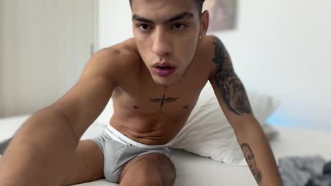 Snapshot of russell_adams_ chatting on November 29, 2025, 2:20 pm R U S S E L L online show from November 29, 2025, 2:20 pm