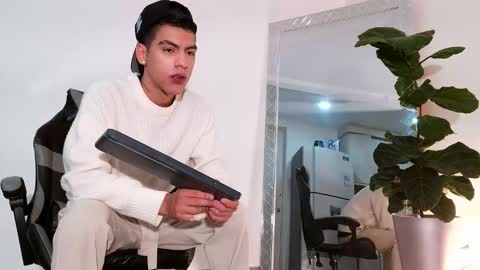 Snapshot of russell_adams_ chatting on January 14, 2026, 9:48 am R U S S E L L online show from January 14, 2026, 9:48 am