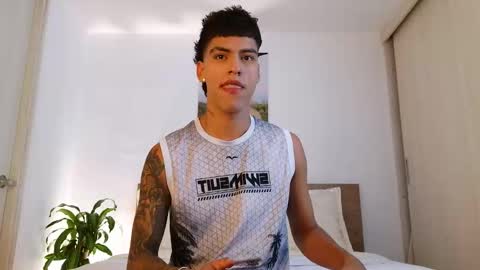 Snapshot of russell_adams_ chatting on March 28, 2026, 12:54 am R U S S E L L online show from March 28, 2026, 12:54 am
