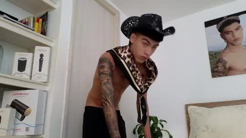 Snapshot of russell_adams_ chatting on March 31, 2026, 10:21 pm R U S S E L L online show from March 31, 2026, 10:21 pm