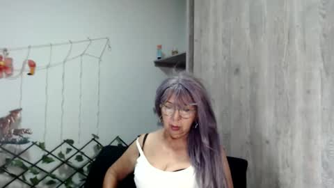 ruth_blue21 online show from March 12, 2025, 5:02 am