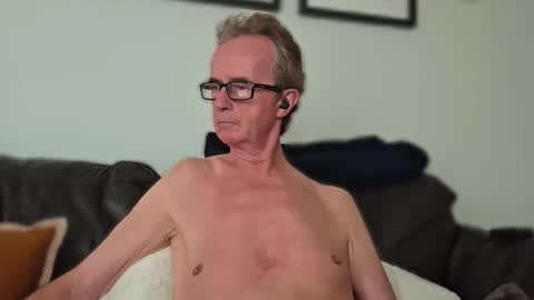 ruttingrabbit online show from November 4, 2025, 11:04 pm