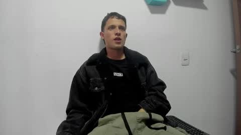 Snapshot of ryan15_ chatting on June 3, 2026, 11:54 pm Ryan 15 online show from June 3, 2026, 11:54 pm