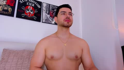 Ryan  online show from December 14, 2025, 2:44 pm