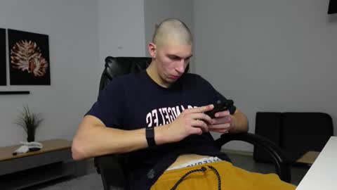 RYAN DOZER online show from October 30, 2025, 8:16 am