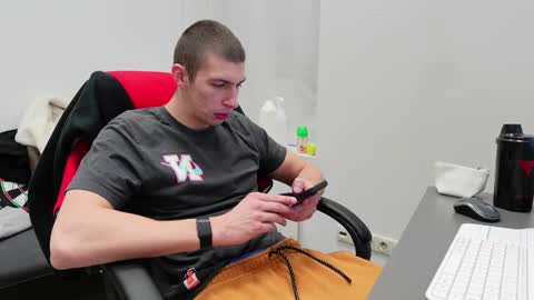 RYAN DOZER online show from November 22, 2025, 8:46 am