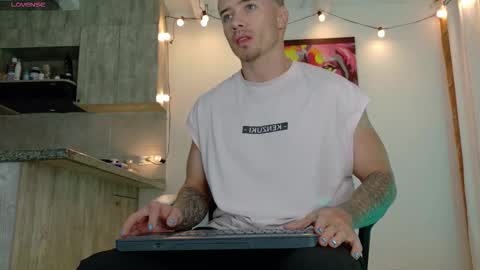 Ryan Blue ig ryannblue online show from November 19, 2025, 10:43 pm