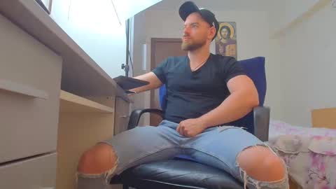 Snapshot of ryanstone_ chatting on May 14, 2026, 6:31 am Ryanstone online show from May 14, 2026, 6:31 am