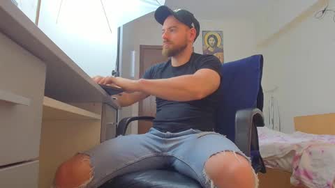 Snapshot of ryanstone_ chatting on May 18, 2026, 5:02 am Ryanstone online show from May 18, 2026, 5:02 am