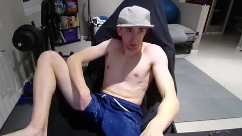 Snapshot of ryukukamifr chatting on January 27, 2025, 6:41 pm Ryuk FR online show from January 27, 2025, 6:41 pm