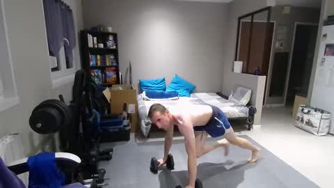 Snapshot of ryukukamifr chatting on February 28, 2025, 7:46 pm Ryuk FR online show from February 28, 2025, 7:46 pm