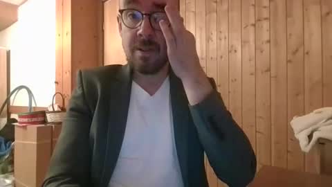 s_i_q online show from September 16, 2025, 7:09 am