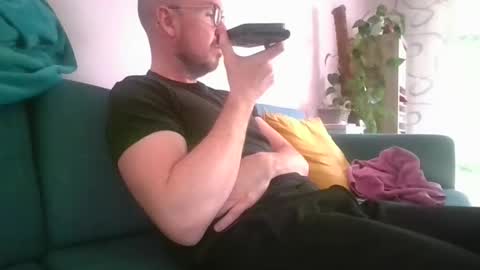 s_i_q online show from October 17, 2025, 1:03 pm