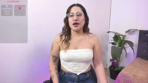 Snapshot of saaya_tay chatting on September 26, 2025, 3:21 am saaya_tay online show from September 26, 2025, 3:21 am
