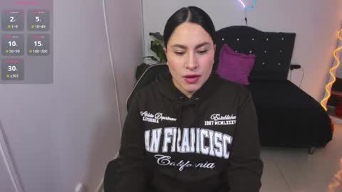 saaya_tay online show from October 22, 2025, 3:07 am