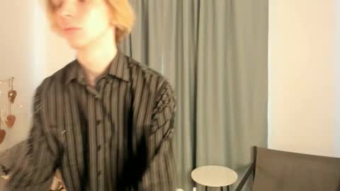 Snapshot of sableflux chatting on March 4, 2026, 5:57 am sableflux online show from March 4, 2026, 5:57 am