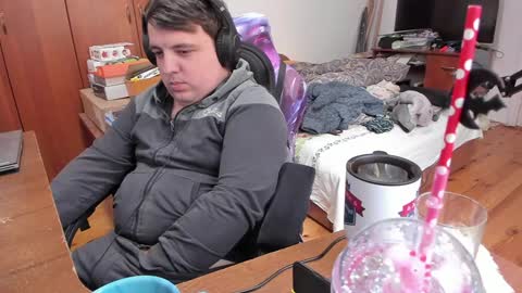 1141323  my Lord Mister Max   moms treasure online show from January 12, 2025, 9:40 am