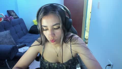 Angie  online show from December 5, 2024, 3:26 am