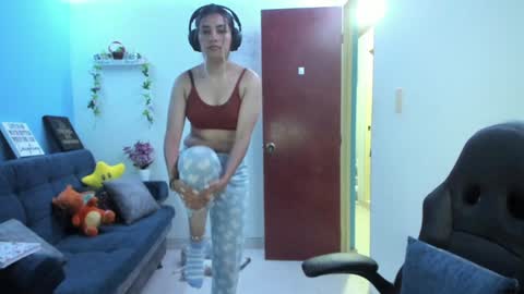 Angie  online show from February 6, 2025, 11:48 pm