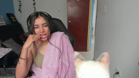 Angie  online show from February 21, 2025, 4:26 pm