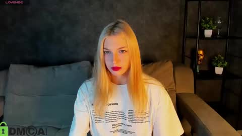 sabrina_moun online show from October 18, 2025, 9:21 am
