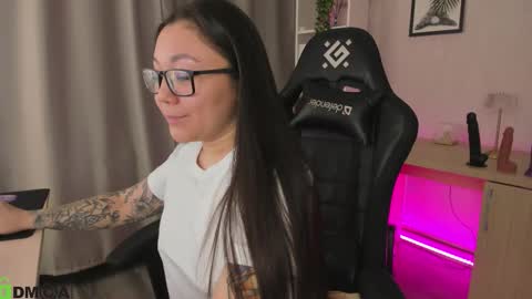 GMT7TueWedThuFriSatSun 0100am-0700am online show from February 25, 2026, 12:09 am