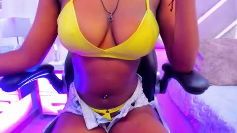 SabrinnaBrownn online show from October 17, 2025, 7:00 am