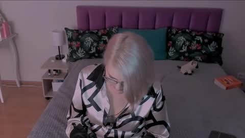 Sabrina MacMarren online show from March 7, 2025, 3:49 pm