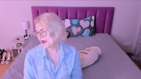 Sabrina MacMarren online show from September 8, 2025, 5:56 pm