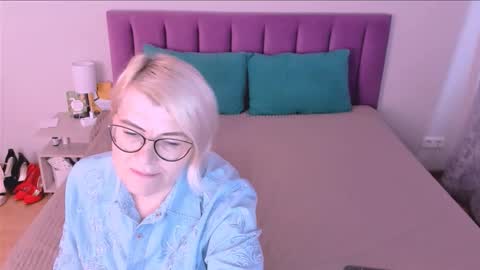 Sabrina MacMarren online show from November 2, 2025, 1:13 pm