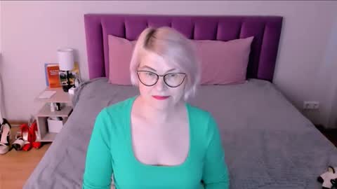 Sabrina MacMarren online show from December 1, 2025, 7:24 am