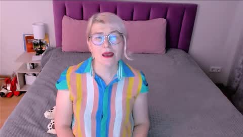 Sabrina MacMarren online show from December 4, 2025, 7:17 am