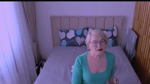 Sabrina MacMarren online show from April 18, 2026, 10:19 am