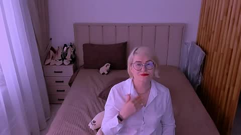 Sabrina MacMarren online show from June 1, 2026, 3:58 pm