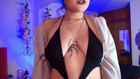 Sabrina  online show from September 26, 2025, 11:36 am