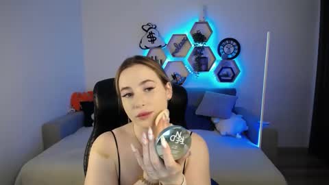 Sabrina Violet online show from February 5, 2025, 9:04 am