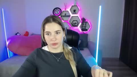 Sabrina Violet online show from October 7, 2025, 8:11 am