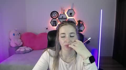 Sabrina Violet online show from April 17, 2026, 8:06 am